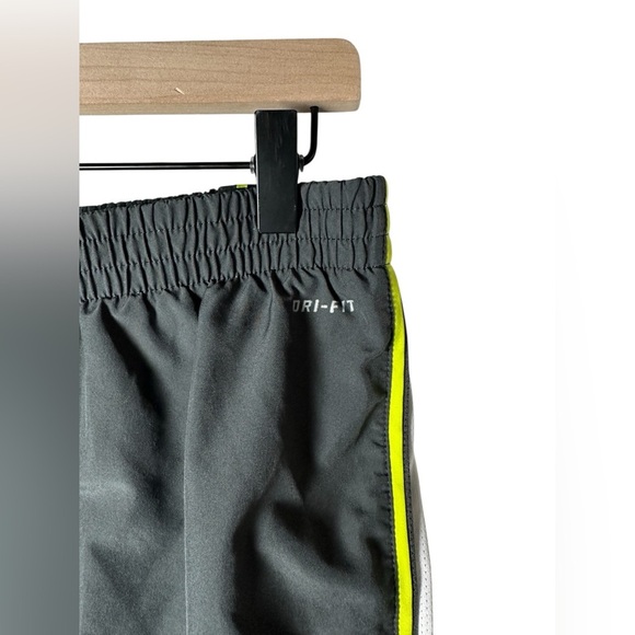 Nike Dri-FIT Tempo Running Shorts Gray White Neon Trim Women’s Size M - Picture 4 of 8